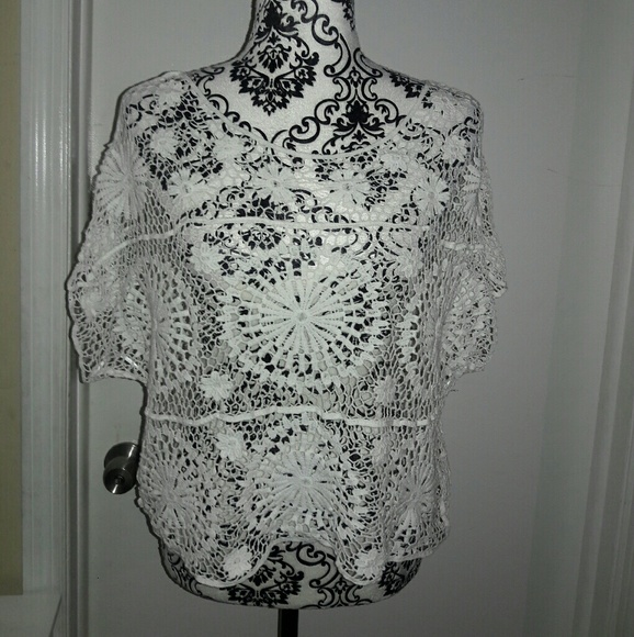 Sheer Guipure lace Top without Bra - Picture 4 of 7